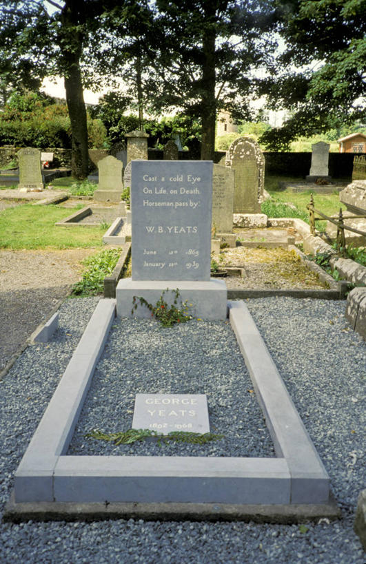 无人,竖图,室外,特写,白天,爱尔兰,草,摄影,纪念,留念,宁静,剪影,怀念,墓穴,彩图