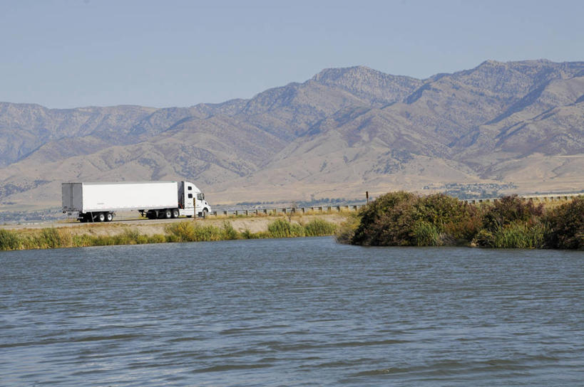 无人,横图,室外,白天,旅游,度假,旅途,湖,美景,山脉,美国,地形,景观,娱乐,自然,拖车,享受,休闲,景色,放松,运输,摄影,自然风光,万里无云,犹他,彩图,旅行
