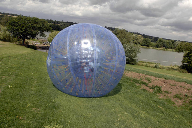 无人,横图,室外,白天,锻炼,运动,山,英国,透明,极限运动,草,一个,自然,球体,乐趣,翻滚,摄影,单个,享乐,圆顶建筑,赫特福德郡,无忧无虑,彩图