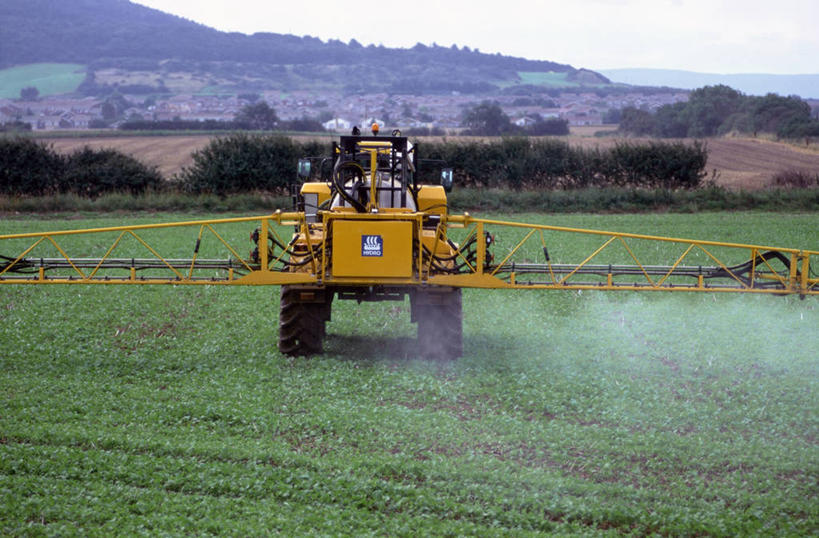 横图,室外,白天,旅游,度假,农业,机器,美景,英国,喷,符号,景观,田地,娱乐,自然,享受,休闲,机械,景色,放松,摄影,环境,有毒物质,自然风光,北欧,拖拉机,喷雾器,农具,欧洲文化,杀虫剂,警告标志,耕具,克里夫兰,危险,彩图