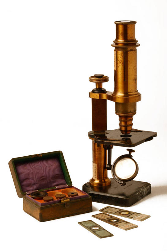 无人,竖图,室内,特写,白天,白色背景,正面,仪器,静物,阴影,检查,反射,分析,科学,显微镜,影子,观察,清晰,探索,摄影,影棚,放大,观看,仔细,透镜,凸透镜,聚焦,关注,摄影棚,载玻片,光学,清楚,玻片,盖玻片,彩图,影棚拍摄,拍摄