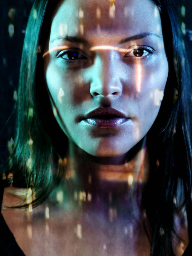 西方人,脸,头,脸颊,一个人,无人,竖图,室内,白天,正面,技术,数码,科技,欧洲,欧洲人,仅一个年轻女性,仅一个女性,仅一个人,阴影,网络,高光,几何,计算机图形,合成,注视,黑色,观察,看,观看,扫描,电脑合成图,数码合成图,察看,合成图,关注,写实,具体,具象,识别,鉴定,年轻女性,女人,女性,白种人,头部,长发,直发,脸部,脸蛋,面部,半身,彩图,生物识别技术,识别技术