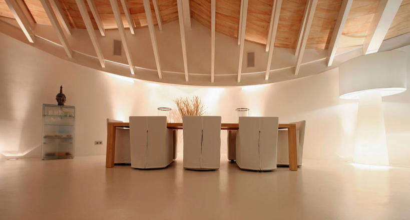 无人,家,横图,室内,夜晚,餐桌,家具,桌子,建筑,西班牙,欧洲,木制,饭厅,现代,白色,落地灯,建造,照亮,当代