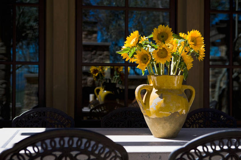 无人,横图,室外,白天,桌子,向日葵,花瓶,日光,美国,装饰,花,装饰物,北美,加利福尼亚,当代