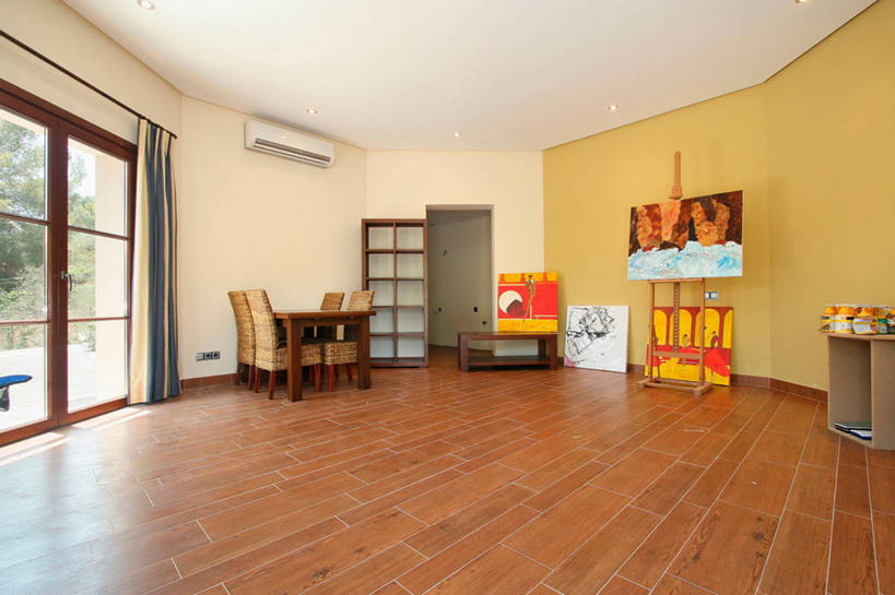 无人,家,横图,室内,白天,留白,餐桌,建筑,日光,西班牙,欧洲,现代,艺术家,工作室,建筑材料,硬木,当代