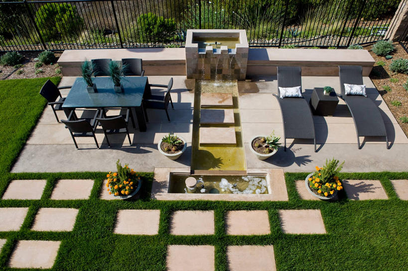 无人,横图,俯视,室外,白天,草坪,山脉,餐桌,家具,桌子,建筑,喷泉,日光,美国,地形,篱笆,院子,草,后背,北美,加利福尼亚,圣地牙哥市,高角度拍摄,当代