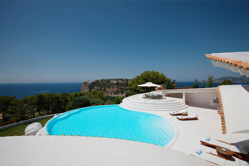 无人,游泳池,家,横图,室外,白天,水,日光,西班牙,欧洲,球袋,院子,干净,现代,蓝色,白色,休闲椅,当代