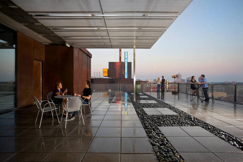 中年人,露台,横图,室外,日落,阳台,建筑,美国,娱乐,建造,北美,明尼苏达,男人,露天阳台