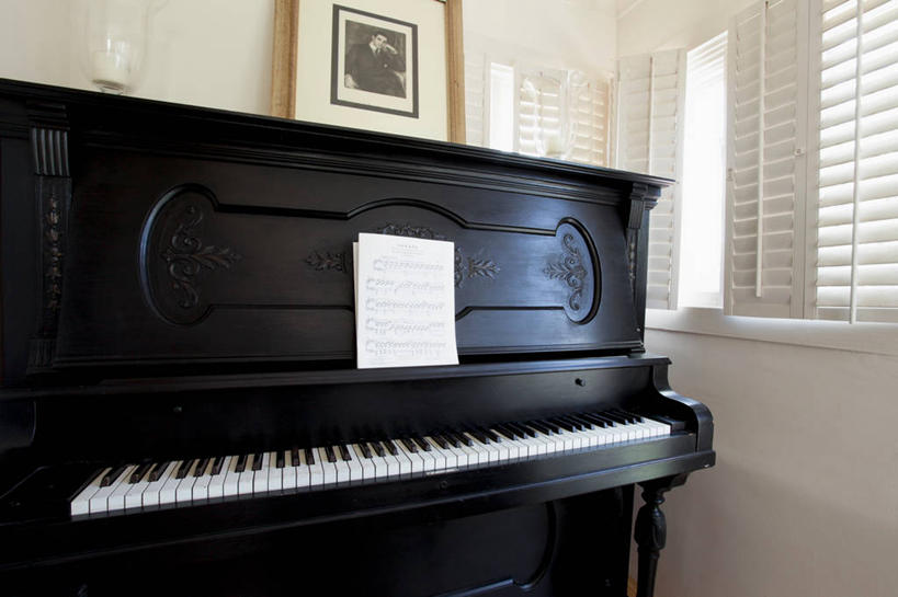 无人,家,横图,室内,白天,建筑,日光,美国,艺术,乐器,音乐,黑色,建造,北美,新墨西哥,圣达菲