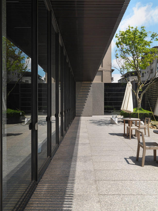 无人,办公室,竖图,室外,白天,桌子,建筑,台湾,日光,亚洲,伞,公寓,院子,现代,建造,后背,台北