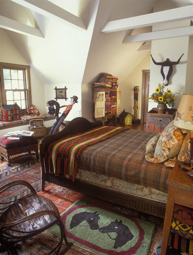 家,竖图,游戏,别墅,窗户,床,地毯,卧室,向日葵,马,花瓶,玩具,纺织品,装饰,木制,毛毯,毯子,房屋,屋子,公寓,脚凳,摇椅,玩,娱乐,床上用品,洋房,楼房,住宅,灯,纺织,排列,黄色,红色,绿色,白色,垫子,枕头,花束,休息,休闲,温暖,放松,益智,古董,活动,华丽,修饰,点缀,舒适,柳条,发泄,消遣,智力,棉被,收集,宣泄,衬托,美观,雅致,雅观,母牛,玩耍,嬉戏,房子,当代,床架