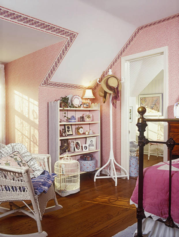 儿童,照片,纯洁,建材,壁纸,床,地板,卧室,建筑,帽子,摇摆,铁,材料,草帽,木板,木材,支架,鸟笼,地面,摇椅,床上用品,外套,木地板,盒子,木柴,粉色,蓝色,遮阳帽,枕头,可爱,童年,童趣,摄影,建造,木料,柳条,童真,烂漫,无邪,硬木,天真,女孩,钟,床架