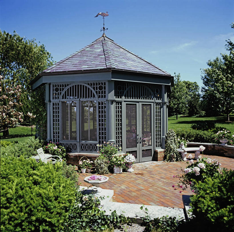 室外,草坪,家具,篮子,砖,长椅,院子,八边形,花,树,绿色,凉亭,灌木,高雅,迷人,格子饼,风标