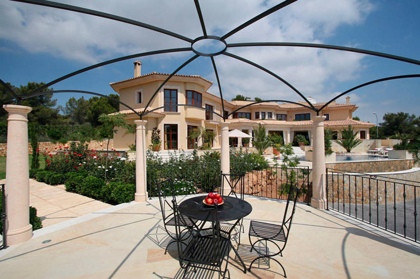 无人,家,横图,室外,白天,餐桌,家具,桌子,建筑,日光,西班牙,欧洲,房屋,院子,现代,凉亭,打开,建造,开启,铁艺,当代