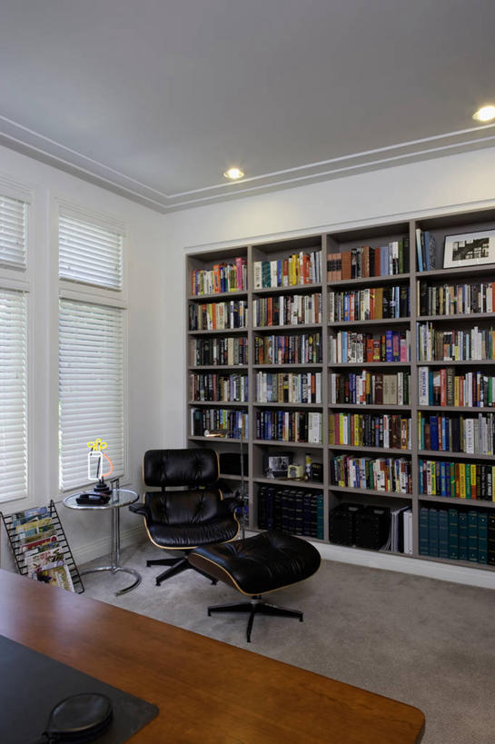 竖图,集体,地毯,霓虹灯,杂志,椅子,皮革,利益,现代,书桌,团体,百叶帘,读书,奋斗,模具,愿望,组织,工作室,努力,理想,当代,塑造