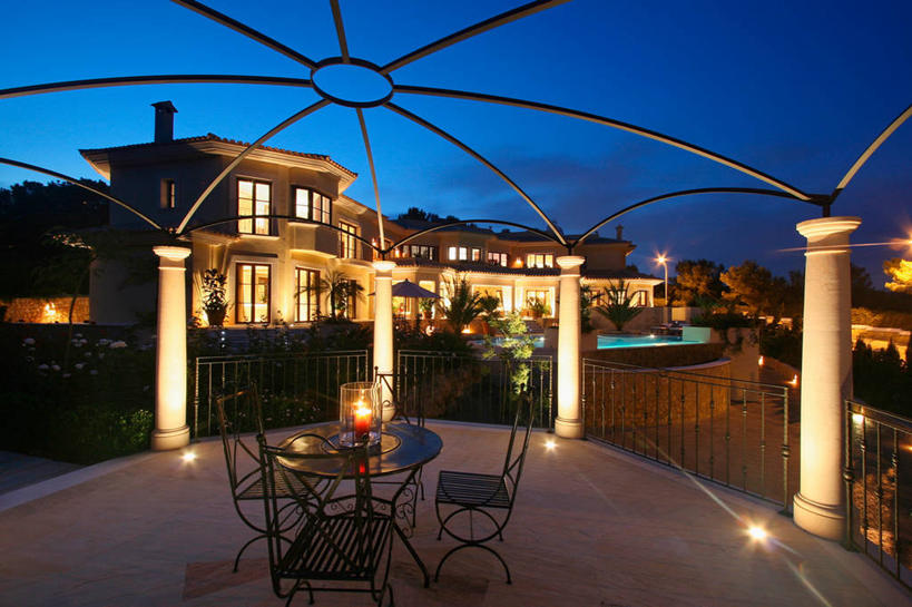 无人,家,横图,室外,餐桌,家具,桌子,建筑,西班牙,欧洲,房屋,院子,现代,黄昏,凉亭,打开,建造,开启,铁艺,当代