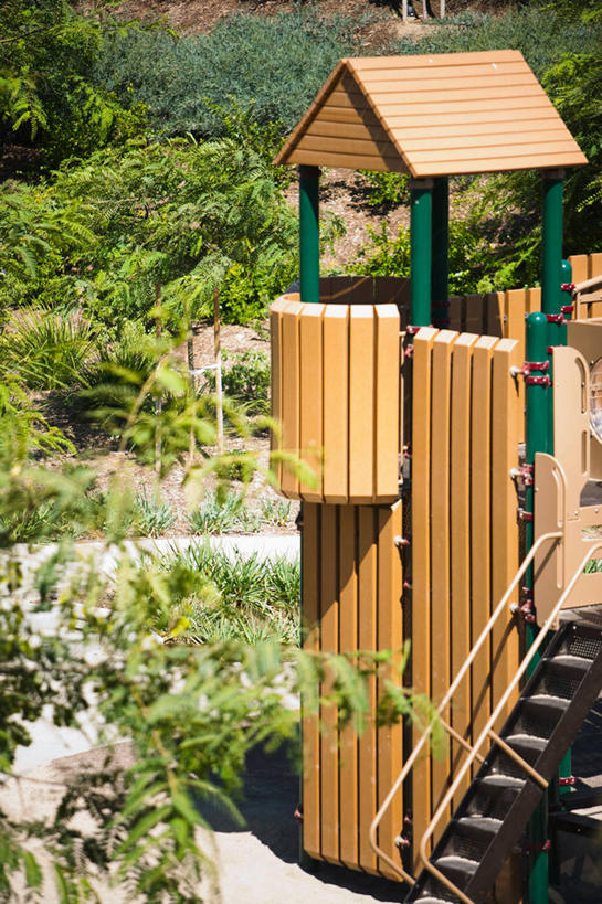 无人,家庭,家,竖图,室外,白天,建筑,游乐场,日光,美国,房屋,陆地,绿色,自然,社区,夏天,建造,环境,北美,攀登架