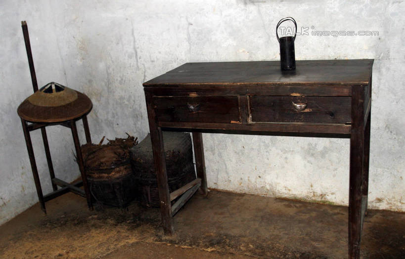 无人,横图,俯视,室内,白天,旅游,度假,美景,桌子,帽子,井冈山,中国,亚洲,草帽,墙,景观,地面,筷笼,娱乐,书桌,江西,墙壁,墙面,斗笠,自然,课桌,容器,享受,休闲,景色,放松,自然风光,东亚,江西省,中华人民共和国,华东地区,赣,革命,吉安,吉安市,筷筒,筷子笼,筷子筒,箸筒,革命根据地,彩图,高角度拍摄,bjzqp1