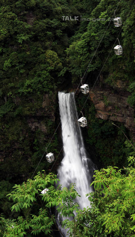 无人,竖图,俯视,室外,白天,旅游,度假,草地,石头,美景,瀑布,山,山脉,水,植物,观光车,井冈山,中国,亚洲,飞溅,溅,电缆,石子,液体,景观,山峰,水滴,水花,山峦,娱乐,江西,水珠,草,绿色,自然,群山,享受,休闲,景色,放松,喷洒,自然风光,参观,东亚,江西省,中华人民共和国,华东地区,赣,革命,吉安,吉安市,革命根据地,黄洋界,跌水,石块,岩石,彩图,高角度拍摄,观光,旅行,bjzqp1