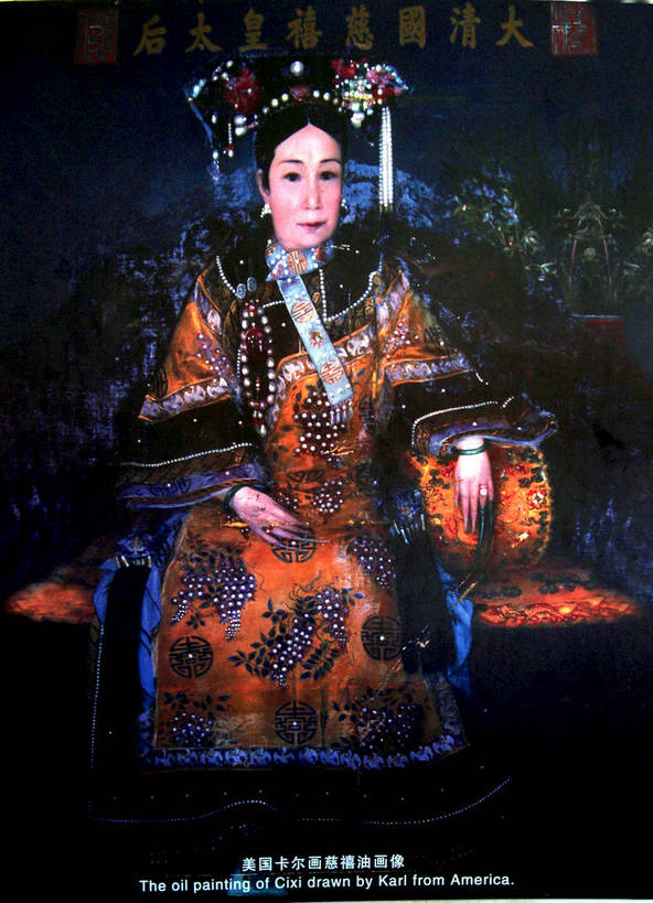 东方人,一个人,无人,坐,竖图,彩色,室内,白天,正面,民族服装,绘画,油画,北京,中国,亚洲,仅一个女性,仅一个人,花纹,服装,艺术,装饰,英文,标志,图案,文字,字符,字母,首都,古典,注视,黄种人,文化,标识,传统,衣服,饰品,围巾,工艺品,观察,看,品味,温暖,汉字,搭,服饰,仅一个老年女性,围脖,观看,保暖,英文字母,华丽,古装,旗头,美术,点缀,察看,高雅,御寒,搭着,关注,中文,东亚,中华人民共和国,北京市,京,北平,华北地区,美学,衬托,美观,雅致,雅观,韵味,慈禧,慈禧太后,西太后,老年女性,女人,女性,亚洲人,坐着,彩图,全身,传统服装,民俗服,bjzqp1