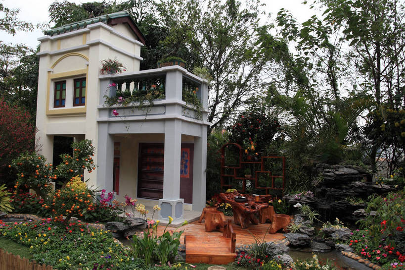 无人,公园,家,花园,栏杆,横图,室外,白天,正面,旅游,度假,草地,草坪,花海,花圃,河流,石头,美景,水,植物,道路,路,叶子,广州,中国,亚洲,许多,盛开,石子,房屋,屋子,河水,景观,水流,园艺,围栏,小路,绿叶,交通,花蕾,娱乐,护栏,楼房,住宅,草,花,花瓣,花朵,花卉,鲜花,树,树木,蓝色,绿色,风景,蓝天,天空,小溪,自然,花丛,花田,天,溪水,花苞,花蕊,享受,休闲,嫩叶,假山,景色,放松,生长,晴朗,成长,园林,风光,景物,东亚,广东,森林公园,广东省,万里无云,中华人民共和国,华南地区,省会,广州市,粤,风物,光景,景致,流溪河国家森林公园,叶,叶片,石块,晴空,晴空万里,小花园,彩图,房子,bjzqp1