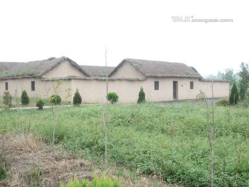 无人,家,横图,室外,白天,正面,旅游,度假,草地,草坪,美景,山,植物,窗户,门,阴影,光线,影子,房屋,屋子,景观,山峰,乡村,山峦,娱乐,楼房,民居,民宅,住宅,草,树,树木,排列,蓝色,绿色,蓝天,天空,阳光,自然,门框,村庄,天,享受,休闲,景色,放松,生长,晴朗,成长,村落,队列,自然风光,万里无云,村子,晴空,晴空万里,彩图,房子,hascy1