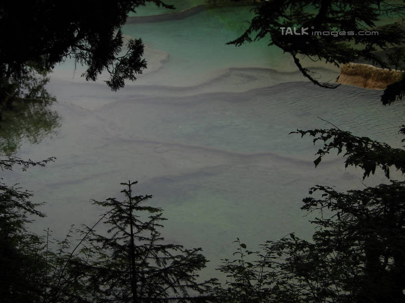 无人,横图,俯视,室外,白天,旅游,度假,美景,森林,山,山脉,树林,植物,九寨沟,中国,亚洲,清澈,景观,山峰,山峦,娱乐,树,树木,绿色,倒影,自然,群山,享受,休闲,景色,放松,四川省,生长,成长,波光粼粼,倒映,自然风光,东亚,四川,阿坝,中华人民共和国,西南地区,阿坝藏族羌族自治州,阿坝州,川,九寨沟县,五彩池,反照,彩图,高角度拍摄,九寨沟风景区,四川九寨沟风景名胜区,hascy1