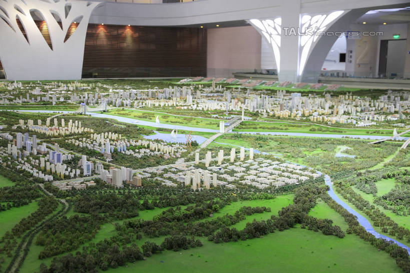 无人,高楼大厦,横图,室内,白天,正面,度假,草地,草坪,河流,美景,水,植物,城市风光,城市,大厦,建筑,摩天大楼,中国,亚洲,阴影,立体,光线,空间,影子,墙,河水,景观,水流,灯光,娱乐,山东,墙壁,墙面,草,树,树木,绿色,自然,模型,享受,休闲,展示,景色,放松,规划,生长,成长,展览,展览馆,东亚,山东省,中华人民共和国,华东地区,鲁,直观,建筑模型,建筑设计,滨州,滨州市,城市规划展览馆,展馆,设计,彩图,大楼,高层建筑,高楼,摩天楼,rzwdb1