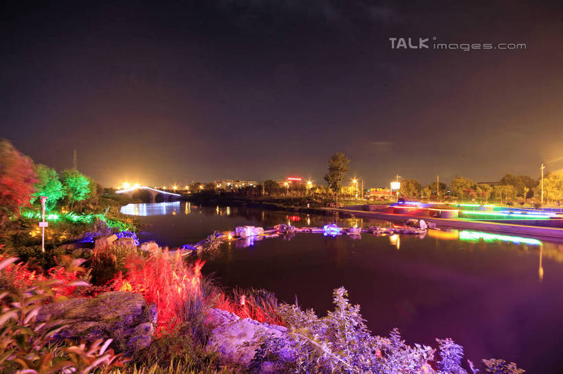 无人,公园,家,横图,彩色,室外,白天,正面,旅游,度假,河流,美景,日落,水,植物,霓虹灯,中国,亚洲,阴影,波纹,光线,影子,房屋,屋子,河水,景观,水流,晚霞,霞光,落日,灯光,七彩,涟漪,娱乐,光源,山东,楼房,霓虹,住宅,灯,树,树木,绿色,倒影,水纹,自然,黄昏,波浪,享受,休闲,景色,彩霞,放松,生长,成长,倒映,照明设备,自然风光,东亚,山东省,日照,中华人民共和国,华东地区,水晕,氖灯,鲁,日照市,夕照,反照,香河公园,夕阳,彩图,房子,斜阳,rzwdb1