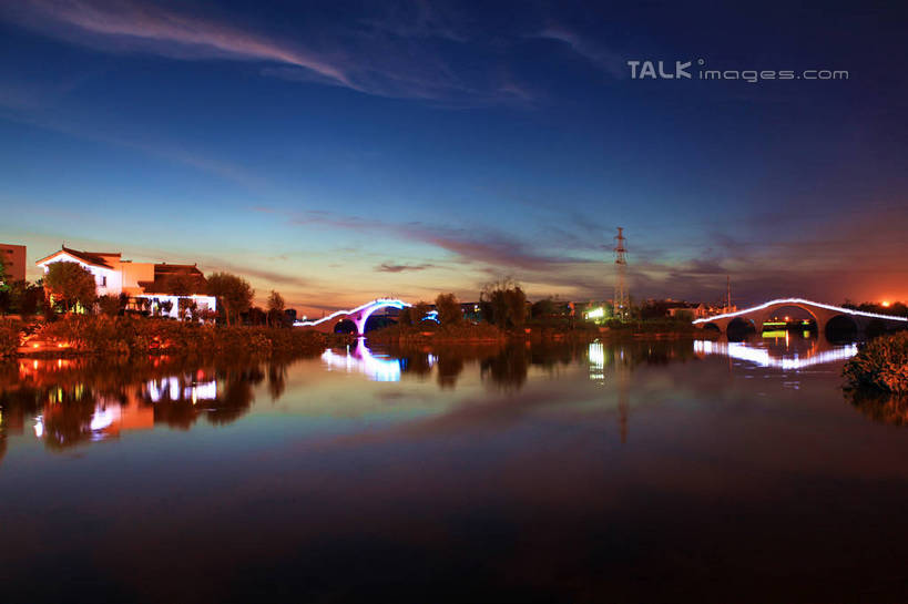无人,公园,家,横图,彩色,室外,白天,正面,旅游,度假,河流,石头,美景,日落,水,植物,霓虹灯,中国,亚洲,阴影,波纹,光线,石子,影子,房屋,屋子,河水,景观,水流,晚霞,霞光,落日,桥,灯光,七彩,涟漪,娱乐,光源,山东,石桥,楼房,霓虹,拱桥,住宅,栈桥,灯,树,树木,绿色,倒影,水纹,自然,黄昏,波浪,享受,休闲,景色,彩霞,放松,拱形,生长,成长,人行桥,石拱桥,倒映,照明设备,自然风光,东亚,山东省,日照,中华人民共和国,华东地区,水晕,氖灯,鲁,日照市,夕照,反照,香河公园,石块,夕阳,彩图,房子,斜阳,rzwdb1