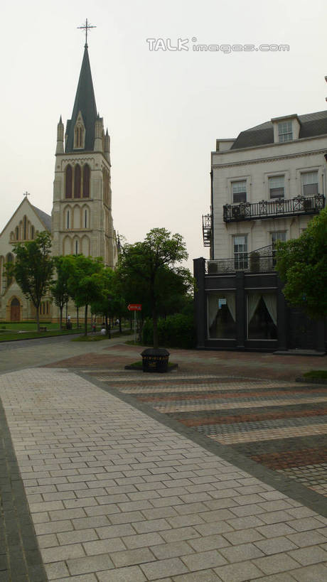 无人,横图,室外,白天,正面,旅游,度假,草地,草坪,植物,窗户,标志建筑,地标,建筑,酒店,上海,中国,亚洲,墙,娱乐,建设,玻璃窗,墙壁,墙面,草,树,树木,绿色,天空,自然,天,享受,休闲,旅游胜地,放松,泰晤士小镇,生长,成长,申,东亚,上海立诗顿酒店,松江区,上海市,松江新城,中华人民共和国,沪,华东地区,彩图,旅店,shcm1