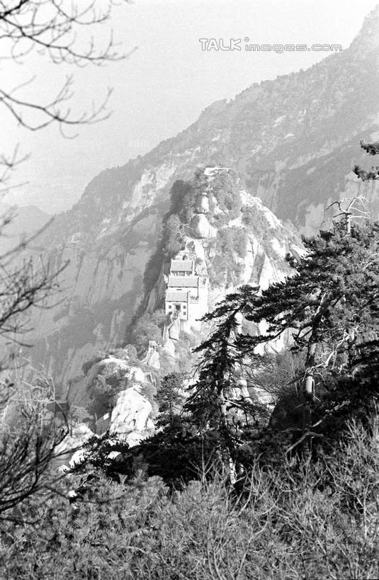 无人,竖图,黑白,室外,白天,正面,旅游,度假,石头,美景,山,山脉,植物,中国,亚洲,阴影,光线,石子,影子,景观,山峰,山峦,娱乐,树,树木,阳光,自然,群山,享受,休闲,景色,放松,生长,成长,自然风光,东亚,陕西,陕西省,陇县,宝鸡市,中华人民共和国,西北地区,陕,宝鸡,石块,岩石,shcm1