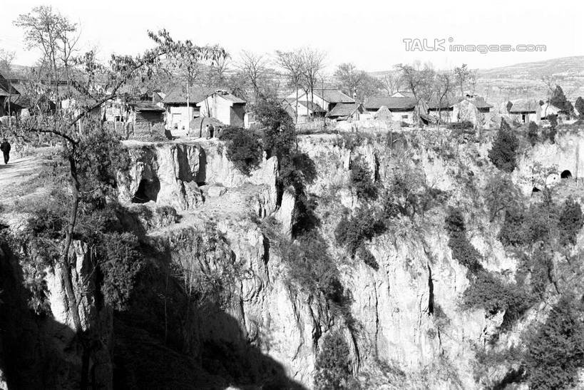 无人,家,横图,俯视,黑白,室外,白天,旅游,度假,石头,美景,山,山脉,植物,中国,亚洲,石子,房屋,屋子,景观,山峰,山峦,娱乐,楼房,住宅,树,树木,天空,自然,群山,天,享受,休闲,景色,放松,生长,成长,自然风光,东亚,陕西,陕西省,陇县,宝鸡市,中华人民共和国,西北地区,陕,宝鸡,石块,岩石,高角度拍摄,房子,shcm1