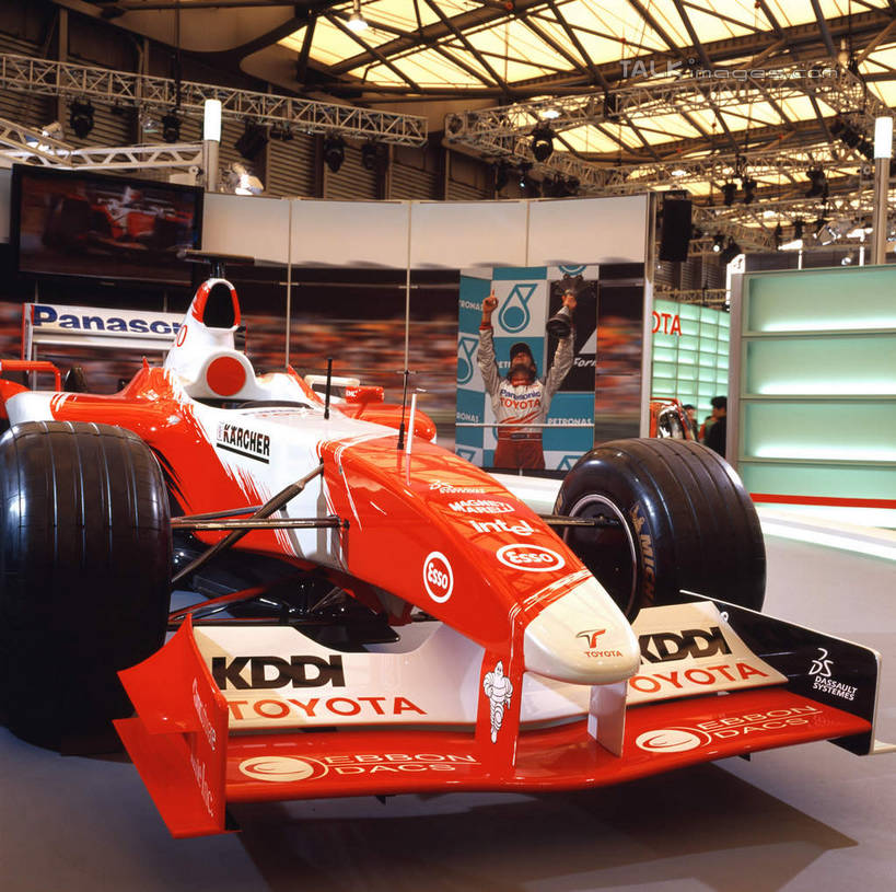 无人,横图,室内,白天,正面,赛车,一辆,阴影,光线,英文,标志,文字,影子,字符,字母,墙,灯光,标识,墙壁,墙面,车,红色,黑色,轮胎,交通工具,展示,橡胶,展览,车展,英文字母,载具,一级方程式,橡胶制品,车胎,一级方程式赛车,彩图,外胎,世界一级方程式锦标赛,f1赛车,汽车展览,shcm1