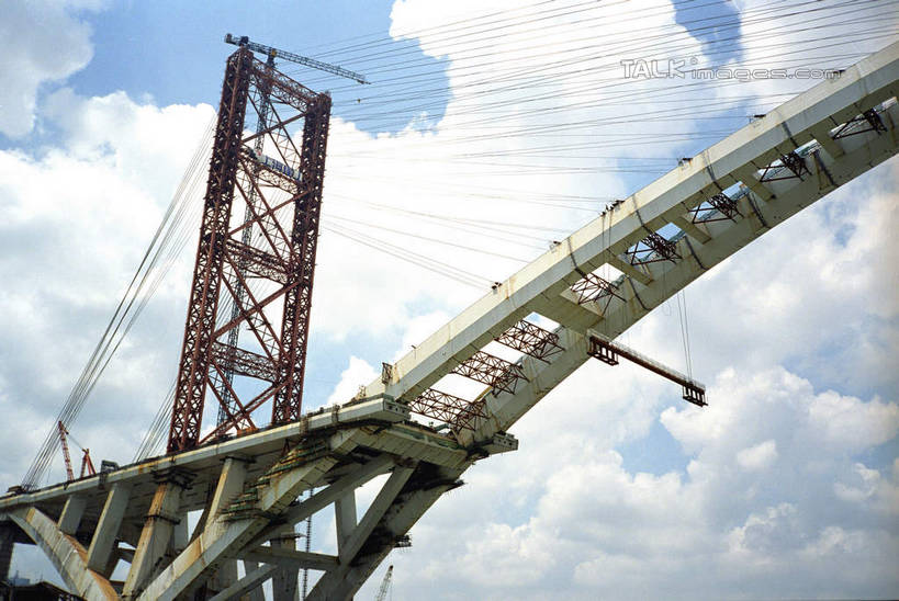 无人,横图,室外,白天,仰视,度假,美景,城市风光,标志建筑,城市,大桥,地标,建筑,立交桥,桥梁,上海,中国,亚洲,阴影,光线,影子,景观,云,云朵,高架,斜拉桥,桥,云彩,娱乐,建设,黄浦江,浦东,蓝色,白云,蓝天,天空,阳光,天,享受,休闲,卢浦大桥,旅游胜地,景色,放松,晴朗,申,浦西,东亚,上海市,中华人民共和国,沪,华东地区,晴空,彩图,低角度拍摄,shcm1