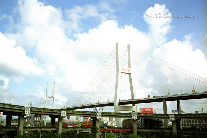 无人,横图,室外,白天,仰视,度假,美景,植物,城市风光,标志建筑,城市,地标,建筑,上海,中国,亚洲,阴影,光线,影子,景观,云,云朵,云彩,娱乐,建设,黄浦江,树,树木,蓝色,绿色,白云,蓝天,天空,阳光,自然,天,享受,休闲,旅游胜地,景色,放松,生长,晴朗,成长,申,南浦大桥,东亚,上海市,中华人民共和国,沪,华东地区,晴空,彩图,低角度拍摄,shcm1