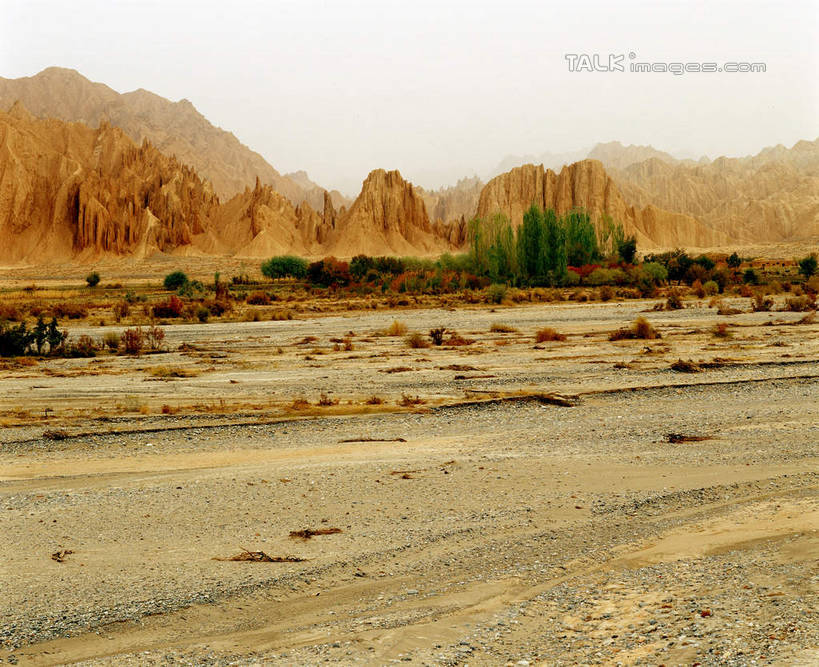 无人,横图,室外,白天,正面,旅游,度假,石头,美景,山,山脉,植物,道路,路,中国,亚洲,石子,景观,山峰,小路,交通,山峦,娱乐,树,树木,绿色,天空,自然,群山,天,享受,休闲,景色,放松,乡间小路,生长,成长,自然风光,东亚,库车,新疆,中华人民共和国,新疆维吾尔自治区,西北地区,石块,岩石,彩图,阿克苏地区,库车县,新,shcm1