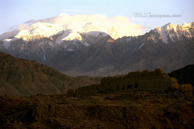 无人,横图,室外,白天,正面,旅游,度假,石头,美景,山,雪,雪山,大雪,中国,亚洲,阴影,光线,石子,影子,冰,积雪,景观,山峰,雪景,冬季,冬天,山峦,娱乐,蓝色,蓝天,天空,阳光,自然,天,享受,休闲,景色,放松,寒冷,晴朗,冰冷,自然风光,东亚,新疆,帕米尔高原,万里无云,中华人民共和国,严寒,冰凉,酷寒,凛冽,凛凛,极冷,新疆维吾尔自治区,西北地区,石块,岩石,晴空,晴空万里,彩图,塔什库尔干塔吉克自治县,喀什地区,塔什库尔,新,shcm1