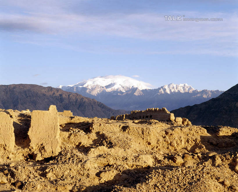 无人,横图,室外,白天,正面,旅游,度假,石头,美景,名胜古迹,山,山脉,标志建筑,地标,建筑,中国,亚洲,阴影,遗迹,光线,石子,影子,景观,山峰,云,云朵,山峦,云彩,古迹,文物,娱乐,建设,古建筑,废墟,蓝色,白云,蓝天,天空,阳光,自然,群山,天,享受,休闲,旅游胜地,景色,放松,晴朗,自然风光,古文明,东亚,新疆,帕米尔高原,中华人民共和国,新疆维吾尔自治区,西北地区,石块,岩石,晴空,彩图,塔什库尔干塔吉克自治县,喀什地区,塔什库尔,新,shcm1