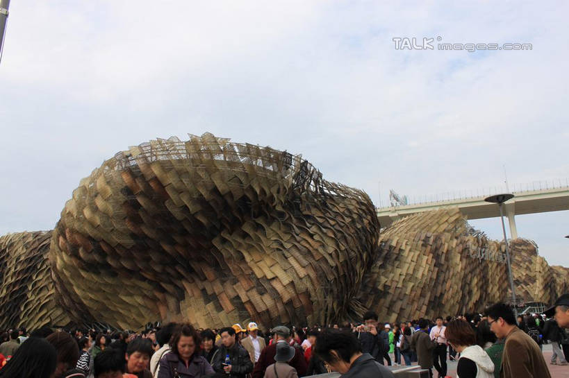 东方人,走,横图,室外,白天,仰视,度假,美景,城市风光,标志建筑,城市,地标,建筑,上海,中国,亚洲,行人,游客,游人,服装,墙,景观,许多人,休闲装,黄种人,娱乐,建设,路人,旅客,墙壁,墙面,衣服,天空,天,一群人,享受,休闲,休闲服,上海世博馆,世博馆,西班牙馆,上海世博会,世博,世博会,景色,放松,服饰,申,东亚,世博园,上海市,中华人民共和国,沪,华东地区,过客,男人,男性,年轻男性,年轻女性,女人,女性,亚洲人,步行,散步,走路,半身,彩图,低角度拍摄,西班牙国家馆,shcy1