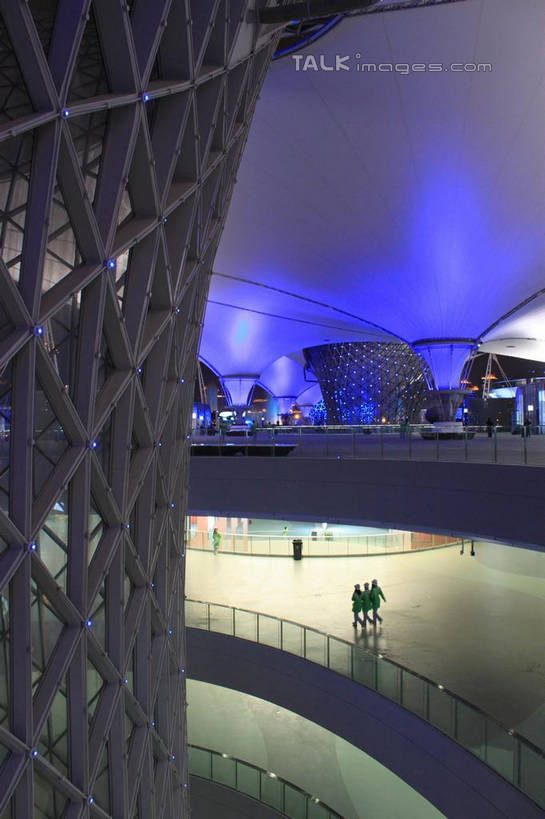 无人,竖图,室外,夜晚,正面,度假,美景,城市风光,标志建筑,城市,地标,建筑,路灯,夜景,照明,上海,中国,亚洲,阴影,光线,影子,景观,灯光,娱乐,建设,灯,享受,休闲,上海世博馆,世博馆,世博轴,上海世博会,世博,世博会,景色,放松,照亮,申,照明设备,东亚,世博园,上海市,中华人民共和国,沪,华东地区,彩图,shcy1