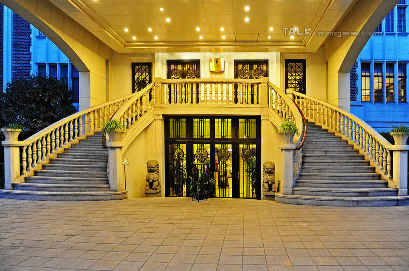 无人,餐厅,高楼大厦,栏杆,横图,室外,白天,正面,度假,美景,植物,楼梯,城市风光,标志建筑,城市,大厦,地标,建筑,摩天大楼,照明,上海,中国,亚洲,阴影,光线,扶手,影子,阶梯,景观,灯光,娱乐,建设,护栏,顶灯,台阶,灯,树,树木,绿色,自然,灯具,享受,休闲,景色,放松,生长,成长,照亮,申,照明设备,卢湾区,东亚,锦江饭店,上海市,中华人民共和国,沪,华东地区,彩图,餐馆,大楼,饭店,饭馆,高层建筑,高楼,摩天楼,茂名南路,shgcy1