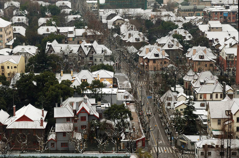 无人,家,横图,俯视,航拍,室外,白天,旅游,度假,美景,雪,植物,大雪,城市风光,城市,道路,建筑,路,路灯,人行横道,公路,照明,上海,中国,亚洲,房屋,屋子,积雪,景观,雪景,冬季,冬天,公寓,人行道,灯光,交通,娱乐,建设,洋房,楼房,住宅,灯,树,树木,绿色,自然,享受,休闲,景色,放松,寒冷,生长,成长,照亮,申,照明设备,鸟瞰,人行横道线,卢湾区,东亚,思南路,上海市,中华人民共和国,沪,华东地区,严寒,斑马线,马路,彩图,高角度拍摄,房子,马斯南路,shgcy1
