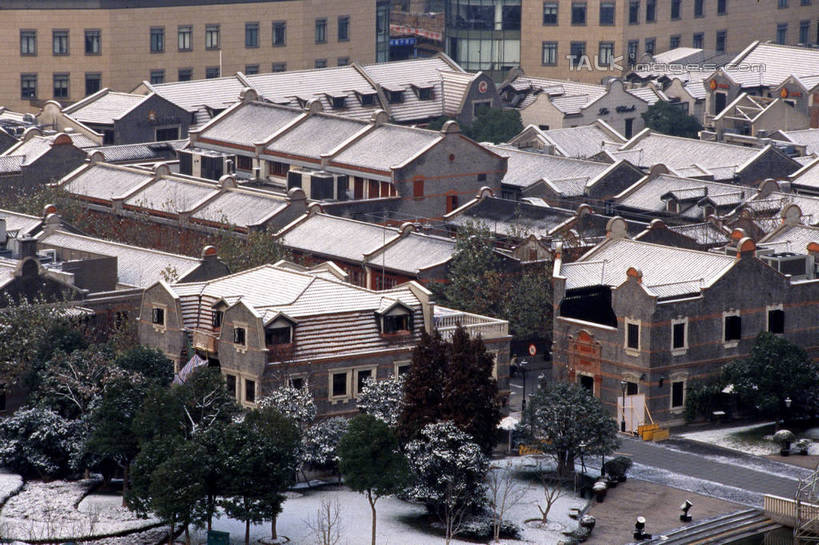 无人,家,横图,俯视,室外,白天,旅游,度假,名胜古迹,雪,植物,大雪,标志建筑,地标,建筑,上海,中国,亚洲,遗迹,房屋,屋顶,屋子,积雪,雪景,冬季,冬天,顶棚,古迹,文物,娱乐,建设,古建筑,楼房,住宅,树,树木,绿色,自然,享受,休闲,旅游胜地,放松,寒冷,生长,成长,申,黄浦区,古文明,东亚,黄陂南路,中共一大会址,上海市,中华人民共和国,沪,华东地区,严寒,彩图,高角度拍摄,房子,中国共产党第一次全国代表大会会址,shgcy1