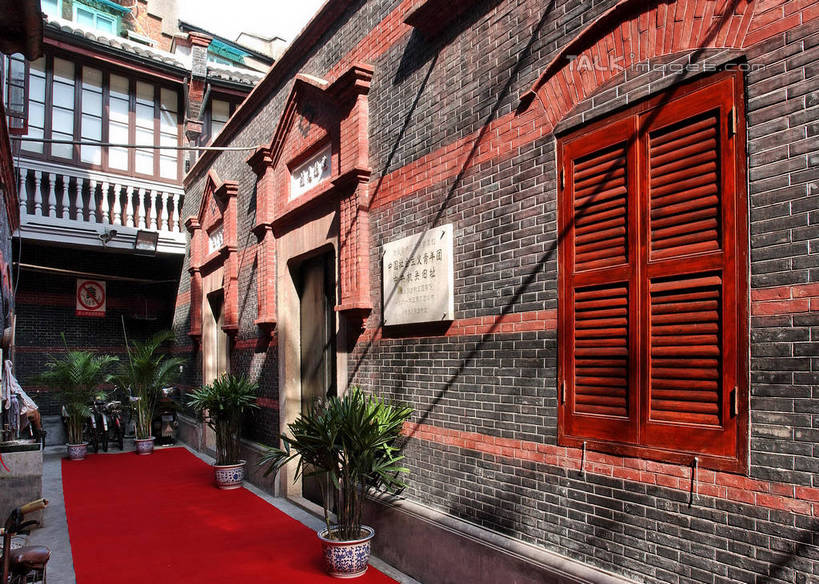 无人,横图,室外,白天,正面,旅游,度假,名胜古迹,植物,窗户,标志建筑,地标,建筑,上海,中国,亚洲,阴影,遗迹,光线,盆栽,影子,墙,盆景,古迹,文物,娱乐,建设,古建筑,玻璃窗,墙壁,墙面,绿色,阳光,自然,享受,休闲,旅游胜地,放松,生长,成长,淮海路,申,卢湾区,古文明,东亚,淮海中路,渔阳里,上海市,中华人民共和国,沪,华东地区,彩图,中国社会主义青年团中央机关旧址,shgcy1