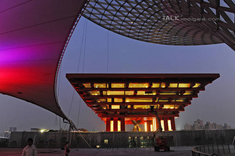 无人,横图,彩色,室外,夜晚,仰视,度假,美景,城市风光,标志建筑,城市,地标,建筑,霓虹灯,夜景,上海,中国,亚洲,阴影,光线,影子,景观,灯光,七彩,娱乐,光源,建设,霓虹,灯,享受,休闲,上海世博馆,世博馆,世博轴,中国国家馆,上海世博会,世博,世博会,景色,放松,申,照明设备,中国馆,东亚,世博园,阳光谷,上海市,中华人民共和国,沪,华东地区,氖灯,彩图,低角度拍摄,shgcy1