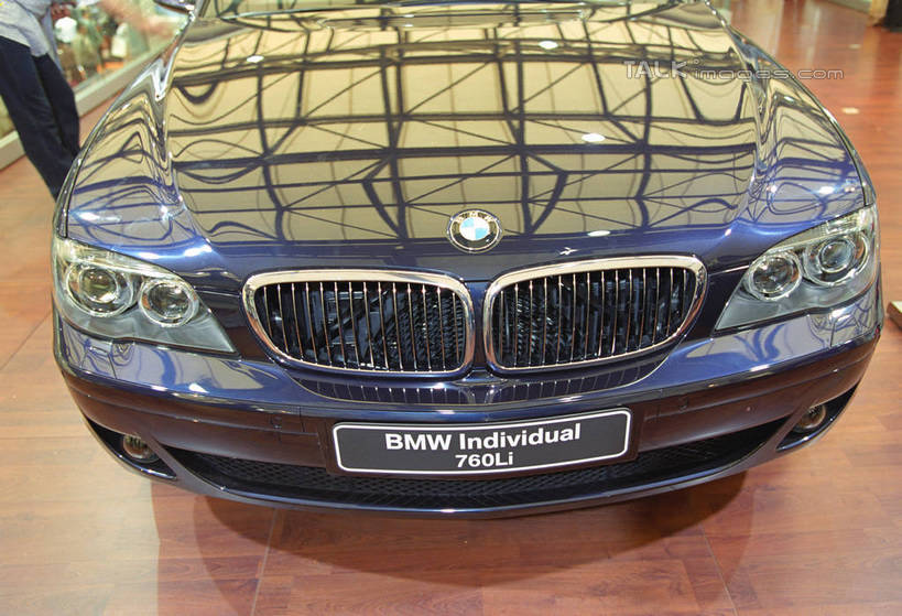 东方人,一个人,站,横图,室内,白天,正面,汽车,照明,上海,中国,亚洲,仅一个男性,仅一个人,一辆,服装,英文,标志,文字,字符,字母,宝马,休闲装,黄种人,标识,车,灯,仅一个年轻男性,衣服,灯具,交通工具,轿车,站着,休闲,休闲服,展示,服饰,展览,车展,英文字母,照亮,申,照明设备,载具,东亚,上海市,前照灯,前大灯,车前灯,中华人民共和国,沪,华东地区,男人,男性,年轻男性,亚洲人,站立,半身,彩图,汽车展览,shgzq1