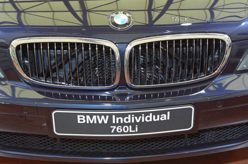 无人,横图,室内,特写,白天,正面,汽车,静物,上海,中国,亚洲,一辆,英文,标志,文字,字符,字母,宝马,标识,车,交通工具,轿车,展示,展览,车展,英文字母,申,徽章,载具,东亚,阿拉伯文,上海市,中华人民共和国,沪,华东地区,阿拉伯语,阿拉伯字母,彩图,汽车展览,shgzq1