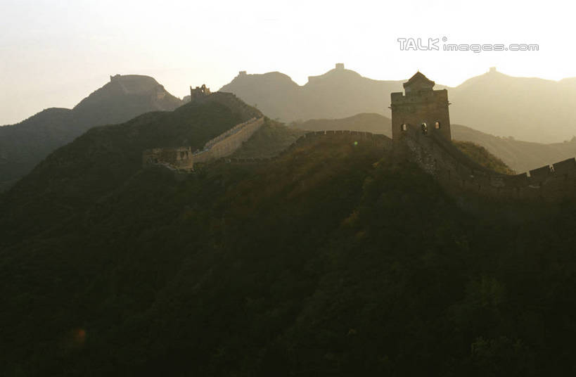 无人,横图,室外,白天,正面,旅游,度假,日出,名胜古迹,山,山脉,太阳,标志建筑,地标,建筑,北京,长城,中国,亚洲,遗迹,山峰,朝霞,晨曦,黎明,山峦,首都,背光,古迹,文物,娱乐,建设,古建筑,阳光,群山,享受,休闲,旅游胜地,放松,万里长城,逆光,古文明,东亚,八达岭,八达岭长城,中华人民共和国,北京市,京,北平,华北地区,延庆县,军都山,朝阳,彩图,卯时,破晓,日始,shgzq1