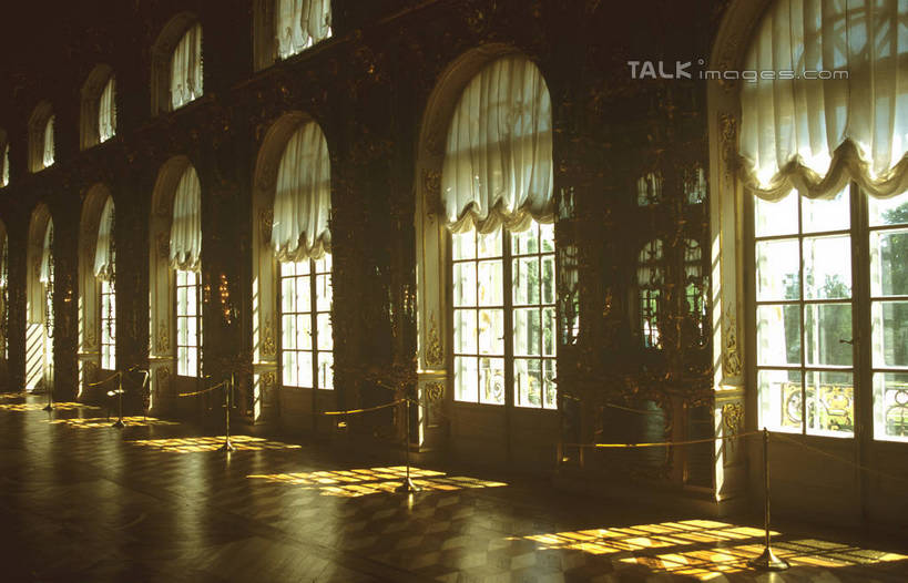 无人,家,横图,室内,白天,正面,度假,美景,窗户,窗帘,城市风光,城市,欧洲,俄罗斯,亚洲,阴影,装饰,反射,影子,房屋,屋子,景观,走道,走廊,过道,首都,娱乐,楼房,玻璃窗,住宅,帘子,享受,休闲,遮阳,景色,放松,华丽,修饰,点缀,红场,莫斯科,衬托,美观,雅致,雅观,俄联邦,俄罗斯联邦,莫斯科州,五海之港,莫斯科红场,彩图,房子,shgzq1